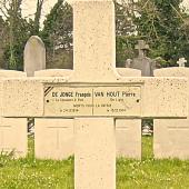 Grave of Theofiel. Er is ook, waarschijnlijk een broer °16 juli 1889  DE JONGE
