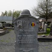 Grave of Achiel Hilaire Cyriel VAN RAEMDONCK