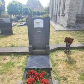 Grave of Roger DE VRIEZE