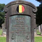 Grave of Raphaël VAN BEVER
