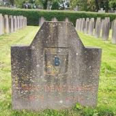 Grave of Henri DENEUBOURG